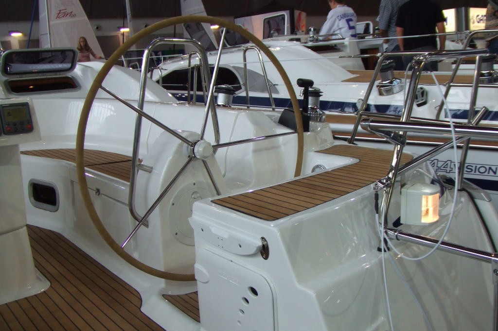 One of the twin helms © International Marine Brokers New Zealand www.internationalmarine.co.nz